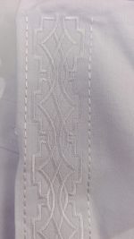 Camisa Guayabera Blanca Bordada Manga Corta Cuello Piloto - Image 3
