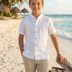 Guayabera Niño Blanca Manga Corta Botones Cafés Cuello Piloto